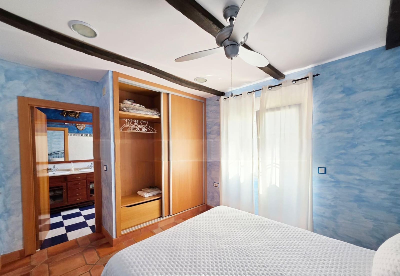 Chalet de 4 habitaciones en La Manga del Mar Menor en venta con garaje - 565.000 € (Ref: 9129646)