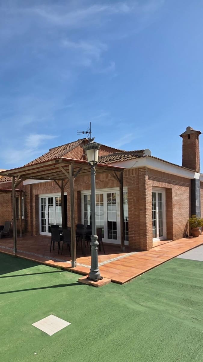 4 soverom Villa til salgs i La Manga del Mar Menor med garasje - € 565 000 (Ref: 9129646)