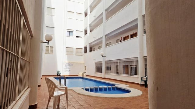 2 sovrum Lägenhet till salu i Centro, Torrevieja med pool - 125 000 € (Ref: 9151848)