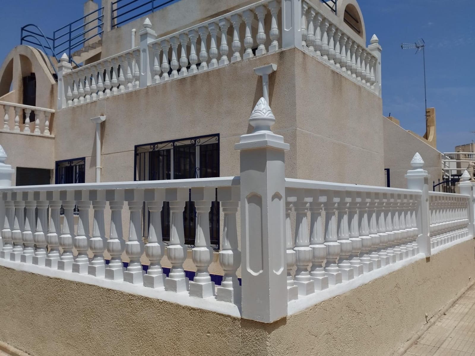 3 bedroom Villa for sale in Torrevieja with pool - € 179,990 (Ref: 9232848)