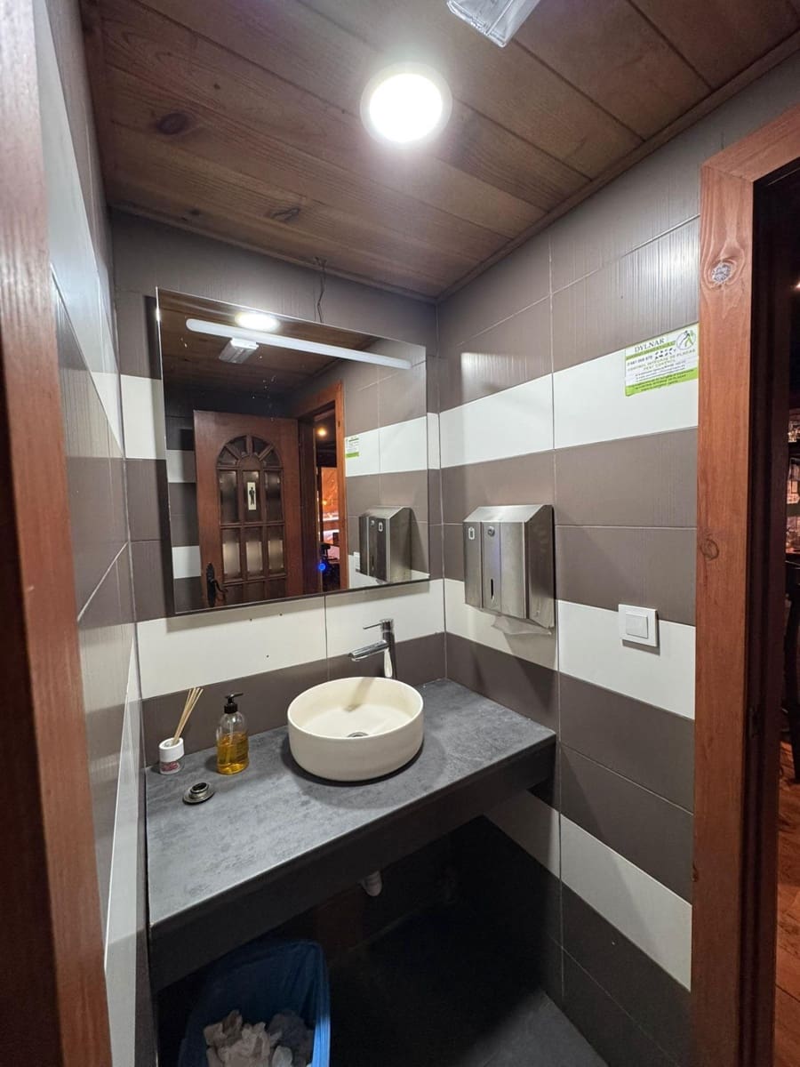 Kommersiell til salgs i Torrevieja med garasje - € 465 000 (Ref: 9236841)