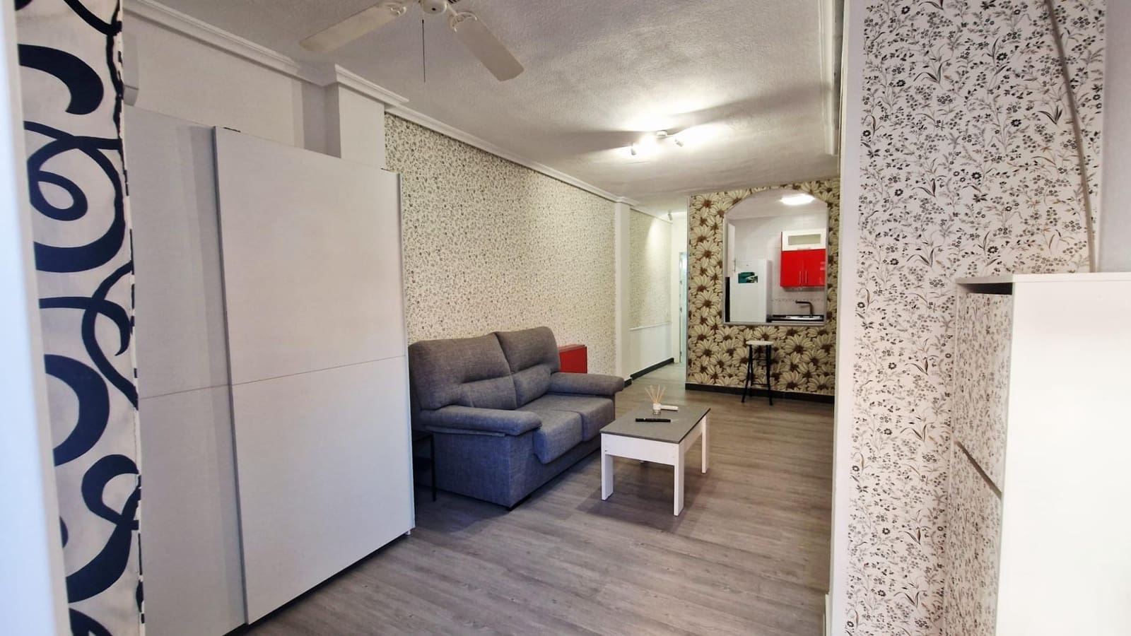 1 soveværelse Lejlighed til salg i Torrevieja med swimmingpool - € 89.999 (Ref: 9262516)