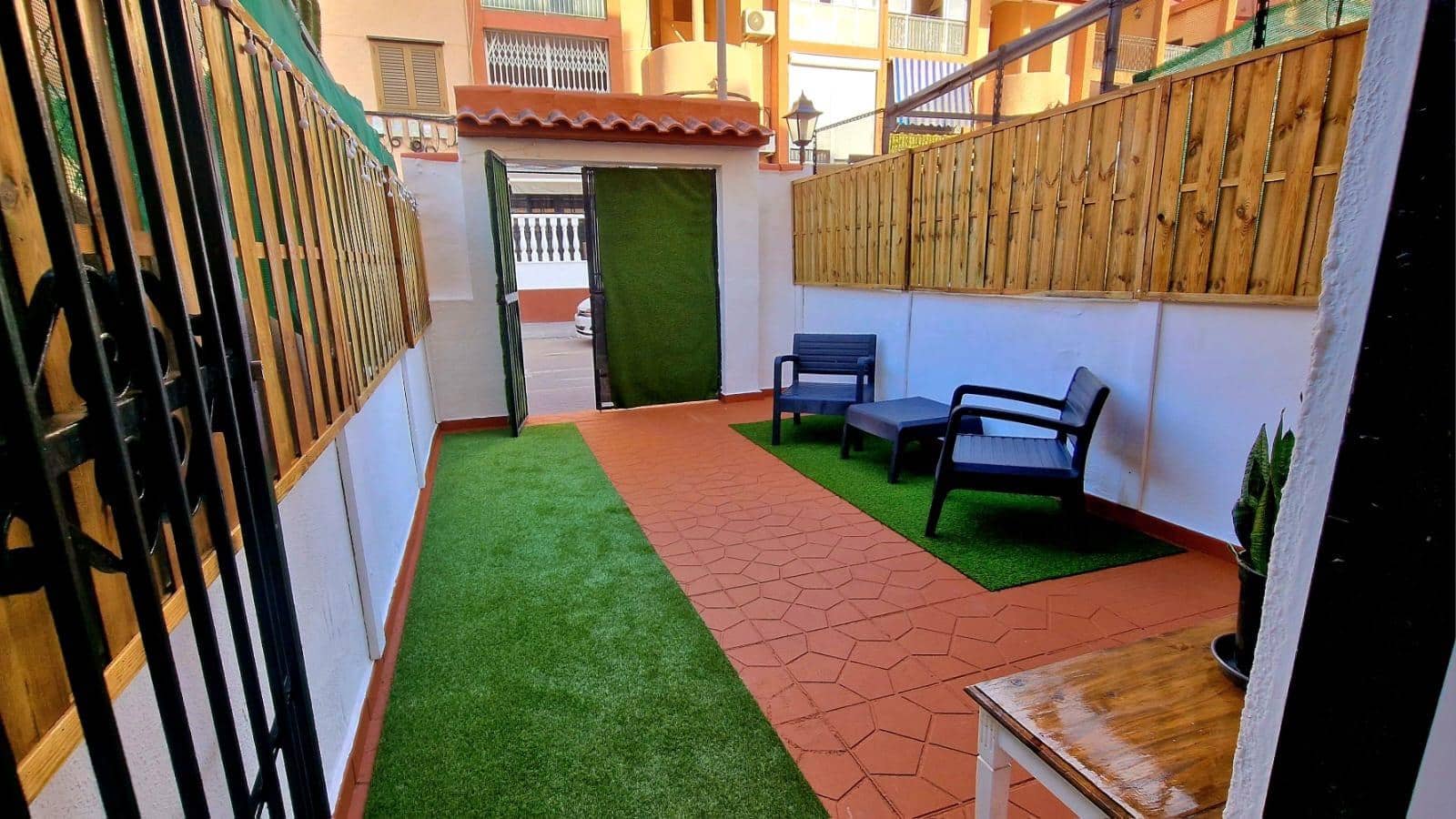 1 Zimmer Studio zu verkaufen in Torrevieja mit Pool - 87.000 € (Ref: 9262517)
