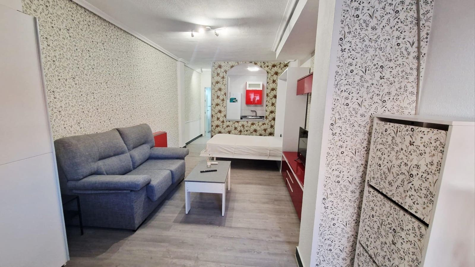 1 bedroom Loft for sale in Torrevieja with pool - € 87,000 (Ref: 9296836)