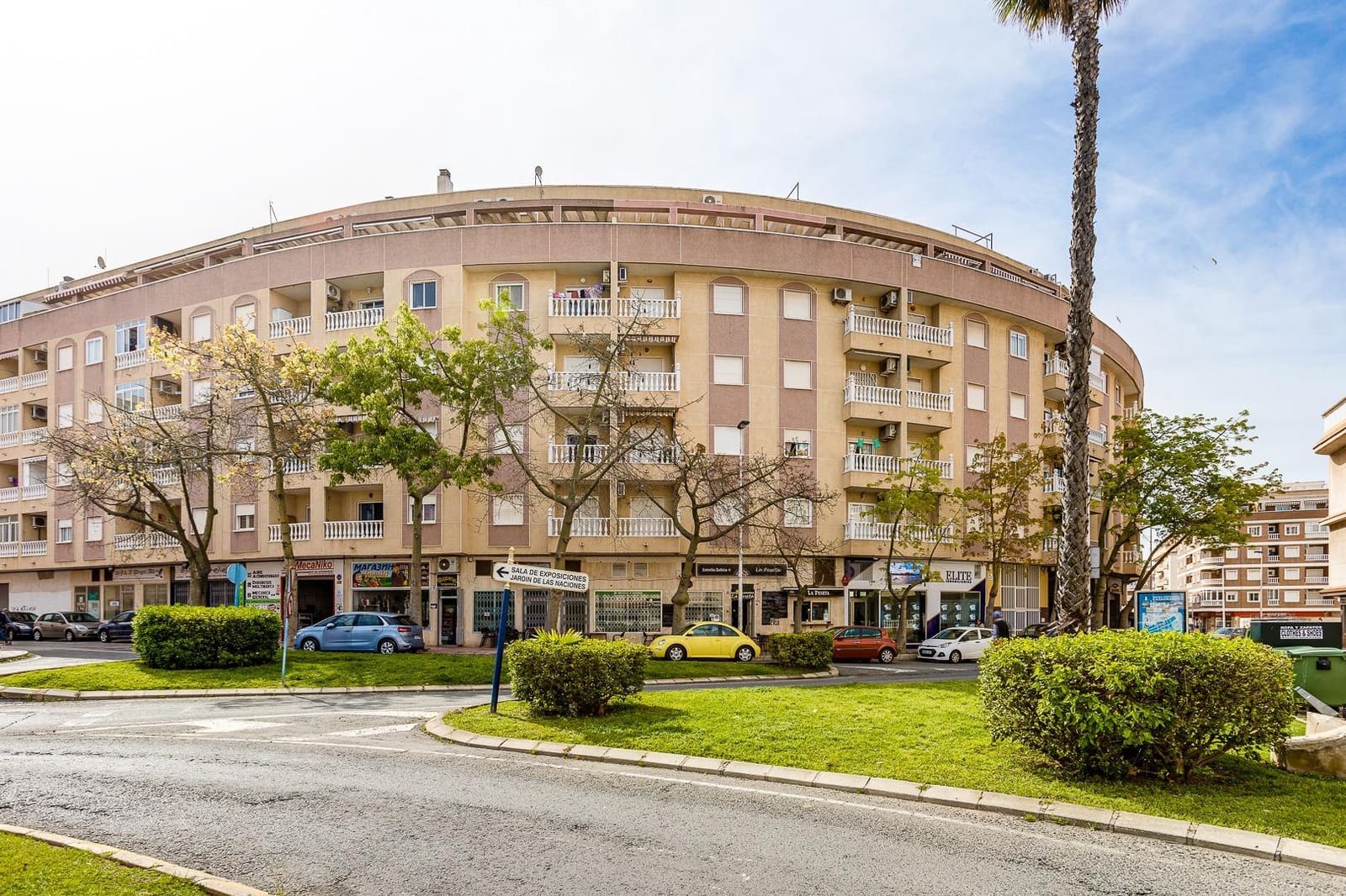 2 bedroom Apartment for sale in Torrevieja with pool garage - € 142,500 (Ref: 9347312)