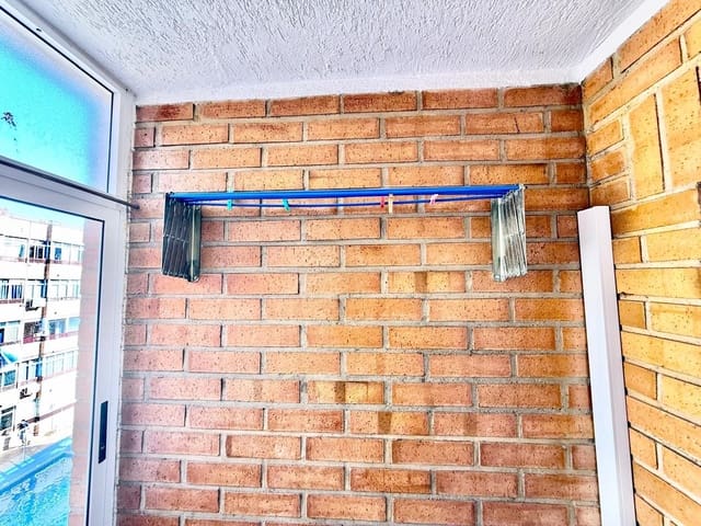 Yksiö myytävänä paikassa Playa de los Locos, Torrevieja mukana uima-altaan - 100 000 € (Ref: 9387857)