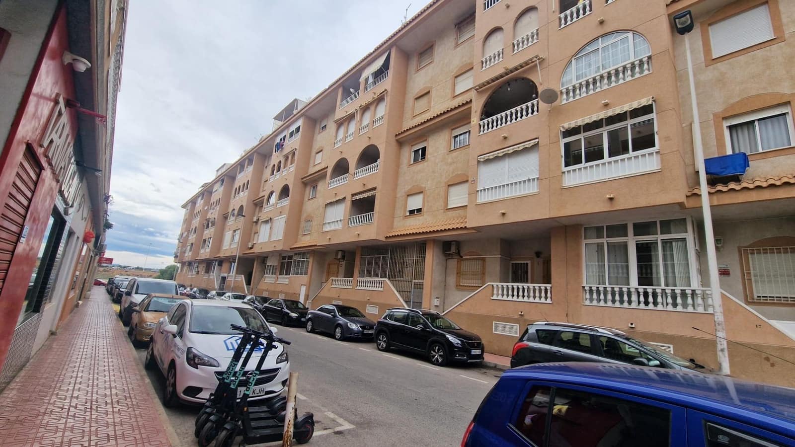 2 soveværelse Lejlighed til salg i Torrevieja med swimmingpool - € 139.900 (Ref: 9422375)