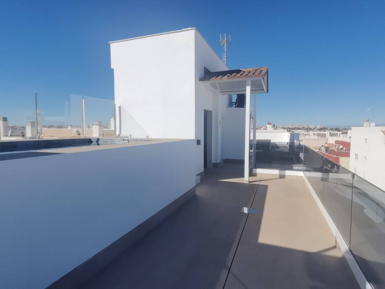2 makuuhuone Kattohuoneisto myytävänä paikassa Torrevieja mukana uima-altaan - 459 000 € (Ref: 9425763)