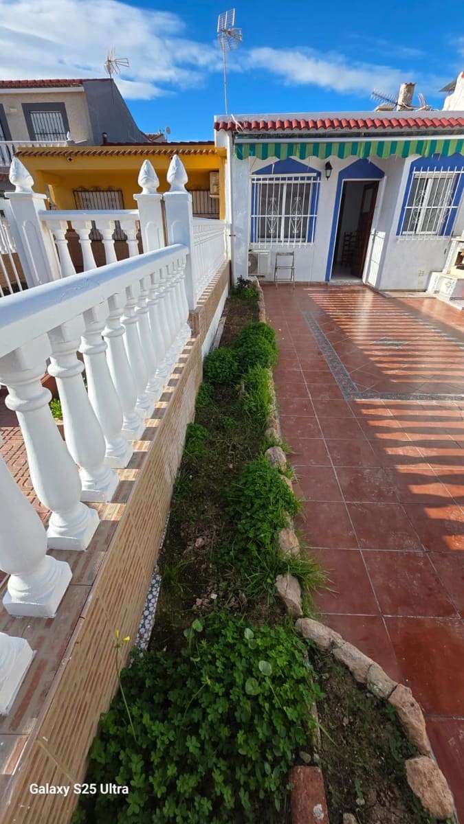 2 Zimmer Reihenhaus zu vermieten in Torrevieja - 700 € (Ref: 9450231)