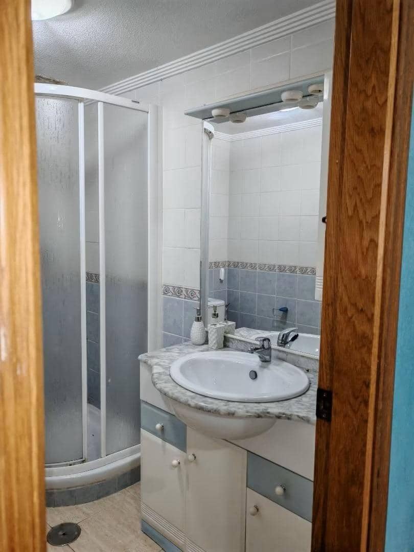 Piso de 2 habitaciones en Torrevieja en venta con garaje - 114.990 € (Ref: 9456199)