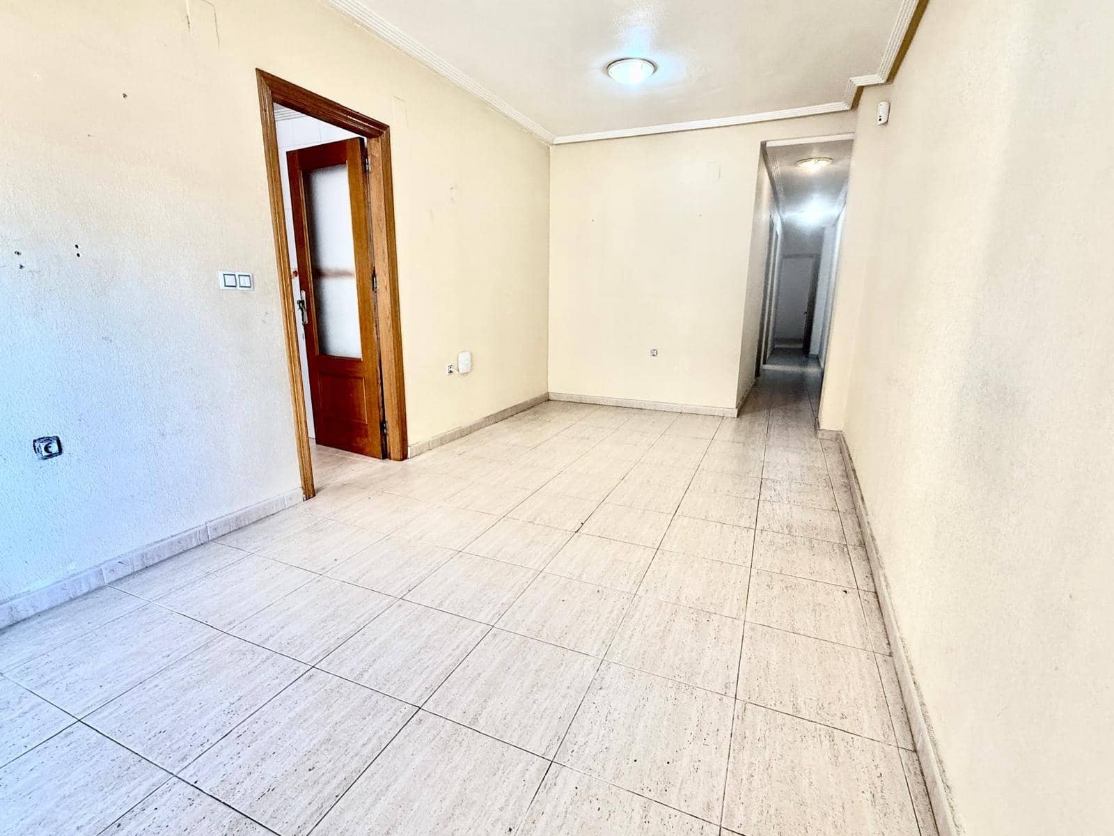 Piso de 2 habitaciones en Torrevieja en venta con garaje - 114.990 € (Ref: 9456199)