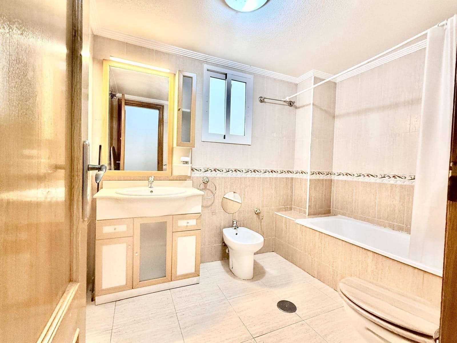 Piso de 2 habitaciones en Torrevieja en venta con garaje - 114.990 € (Ref: 9456199)