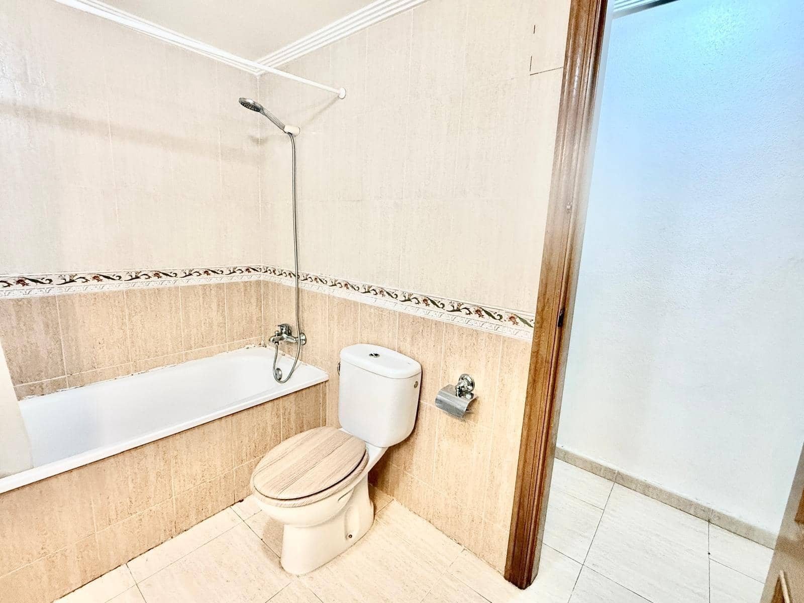 Piso de 2 habitaciones en Torrevieja en venta con garaje - 114.990 € (Ref: 9456199)