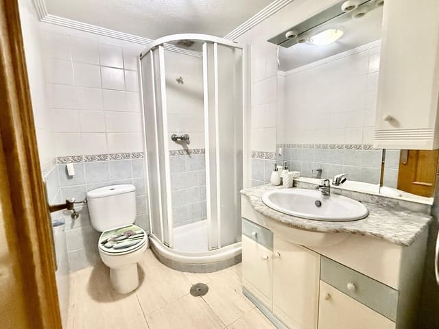 Piso de 2 habitaciones en Centro, Torrevieja en venta con garaje - 114.990 € (Ref: 9456199)