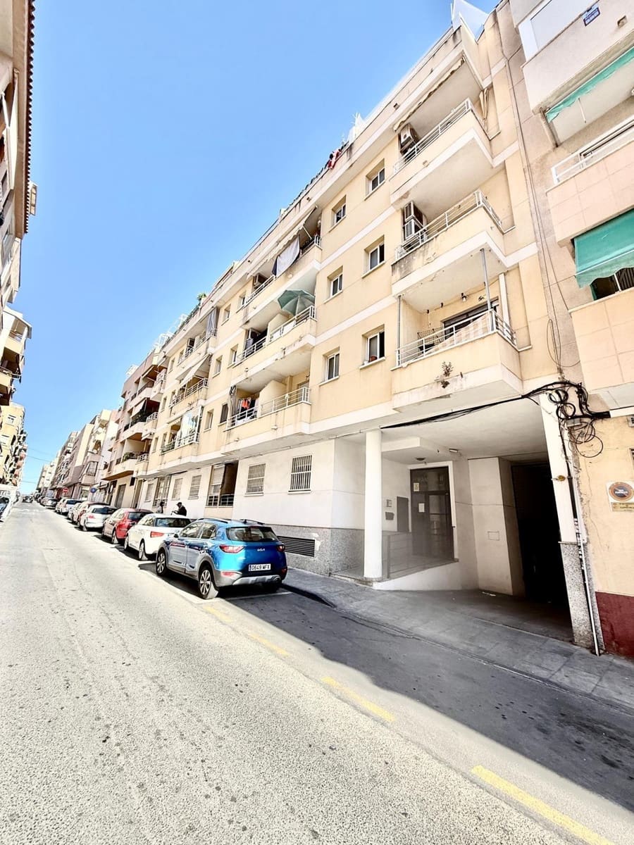 Piso de 2 habitaciones en Torrevieja en venta con garaje - 114.990 € (Ref: 9456199)