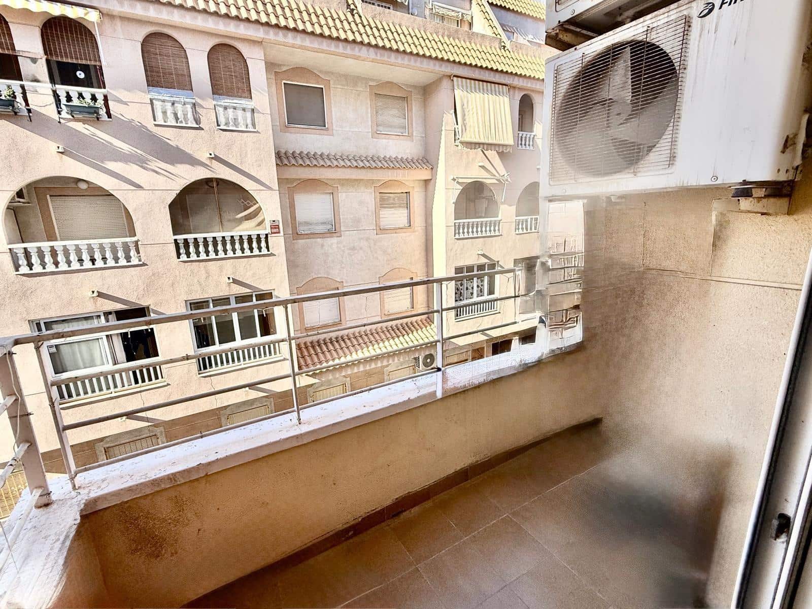 Piso de 2 habitaciones en Torrevieja en venta con garaje - 114.990 € (Ref: 9456199)