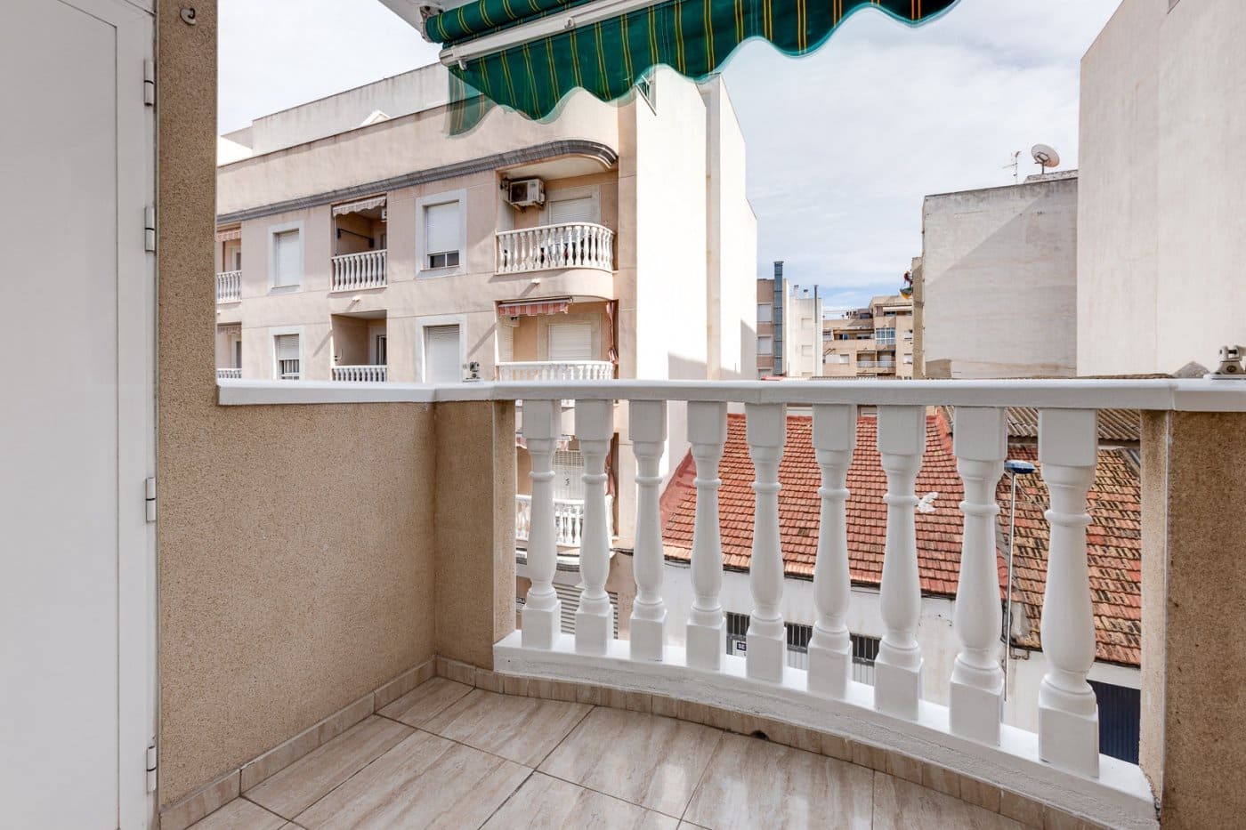 2 makuuhuone Huoneisto vuokrattavana paikassa Torrevieja - 780 € (Ref: 9543538)