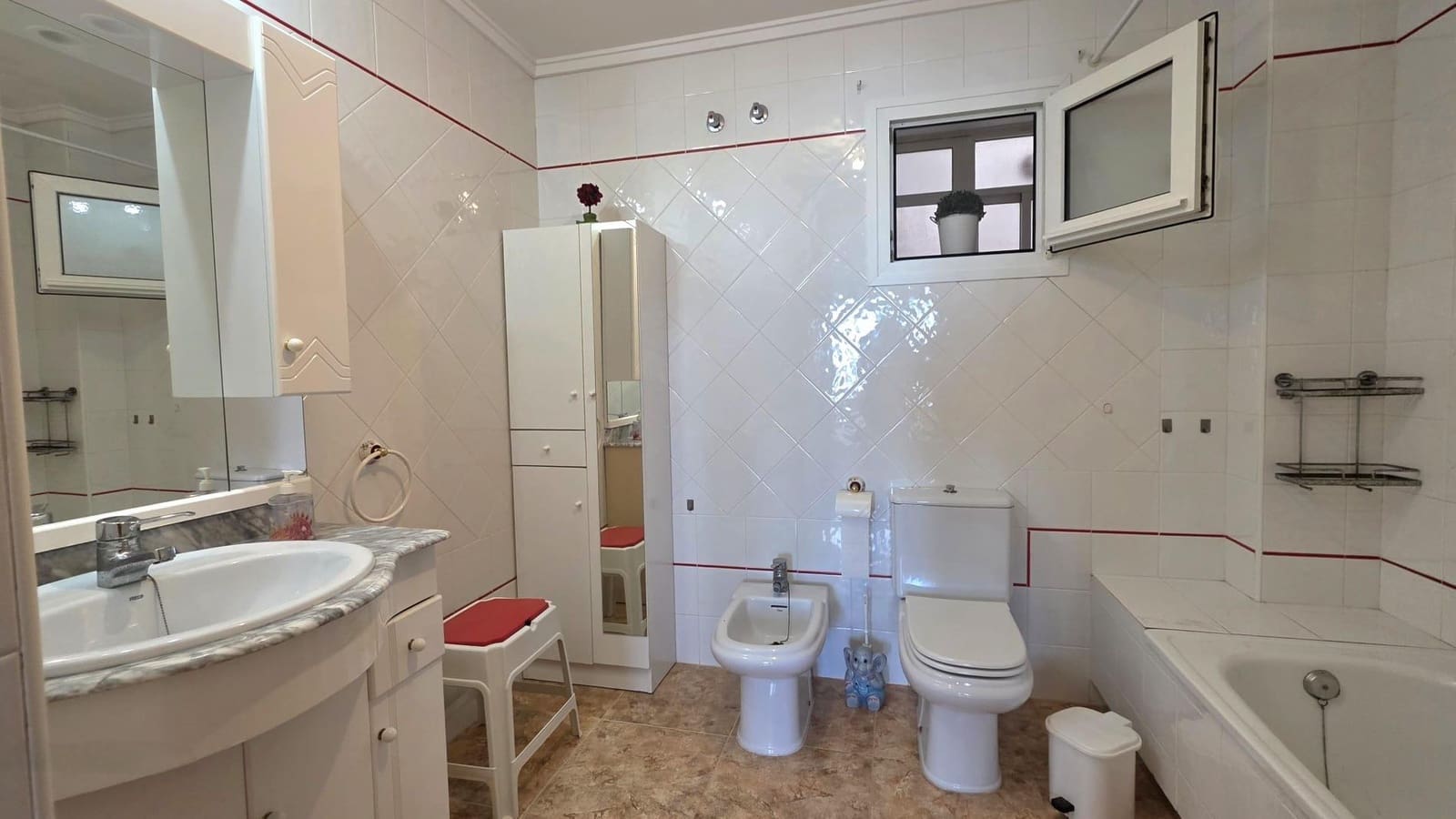 3 bedroom Apartment for sale in Torrevieja with garage - € 365,000 (Ref: 9586411)