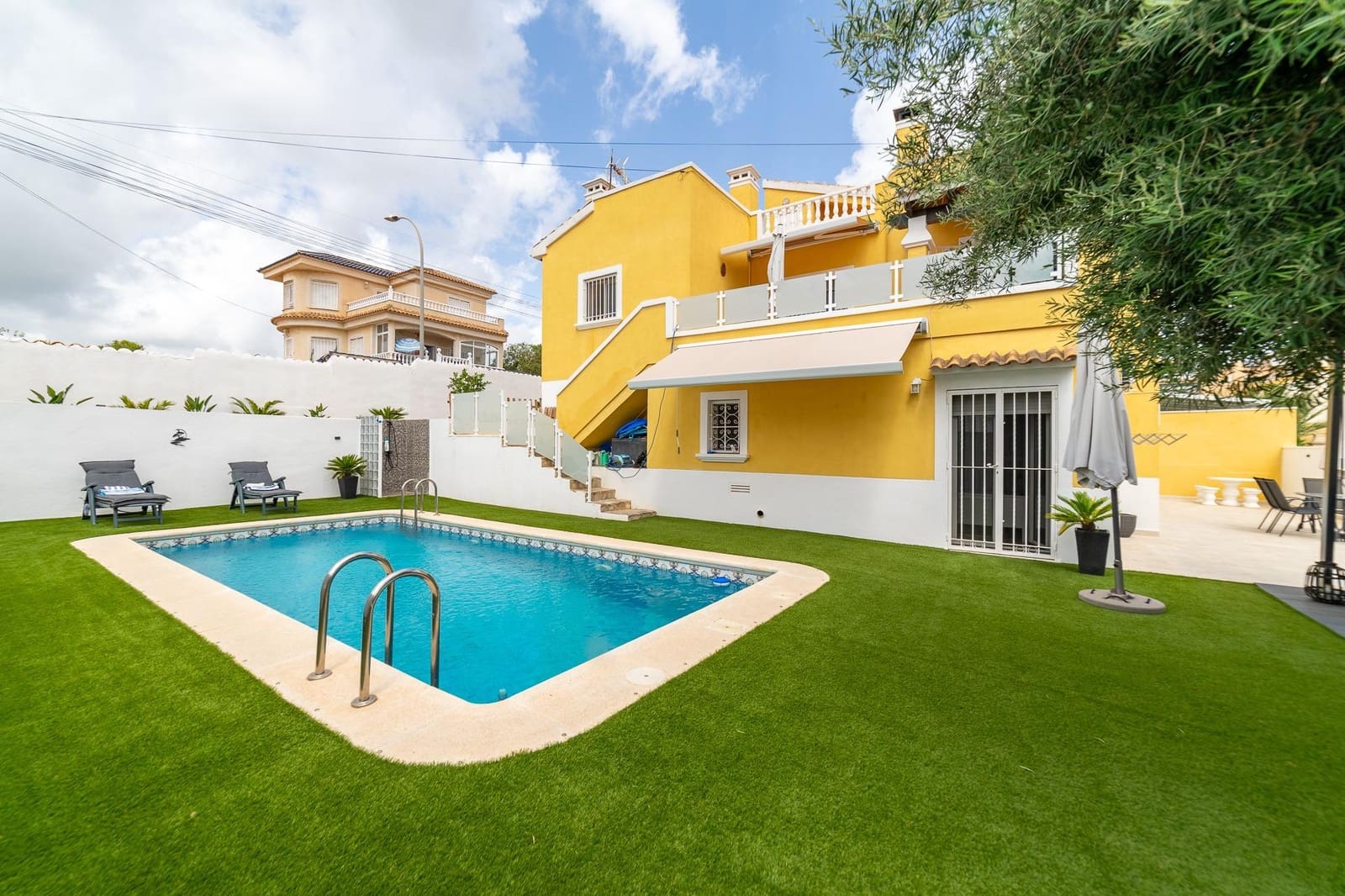 3 soveværelse Villa til salg i Filipinas med swimmingpool - € 427.000 (Ref: 9611489)