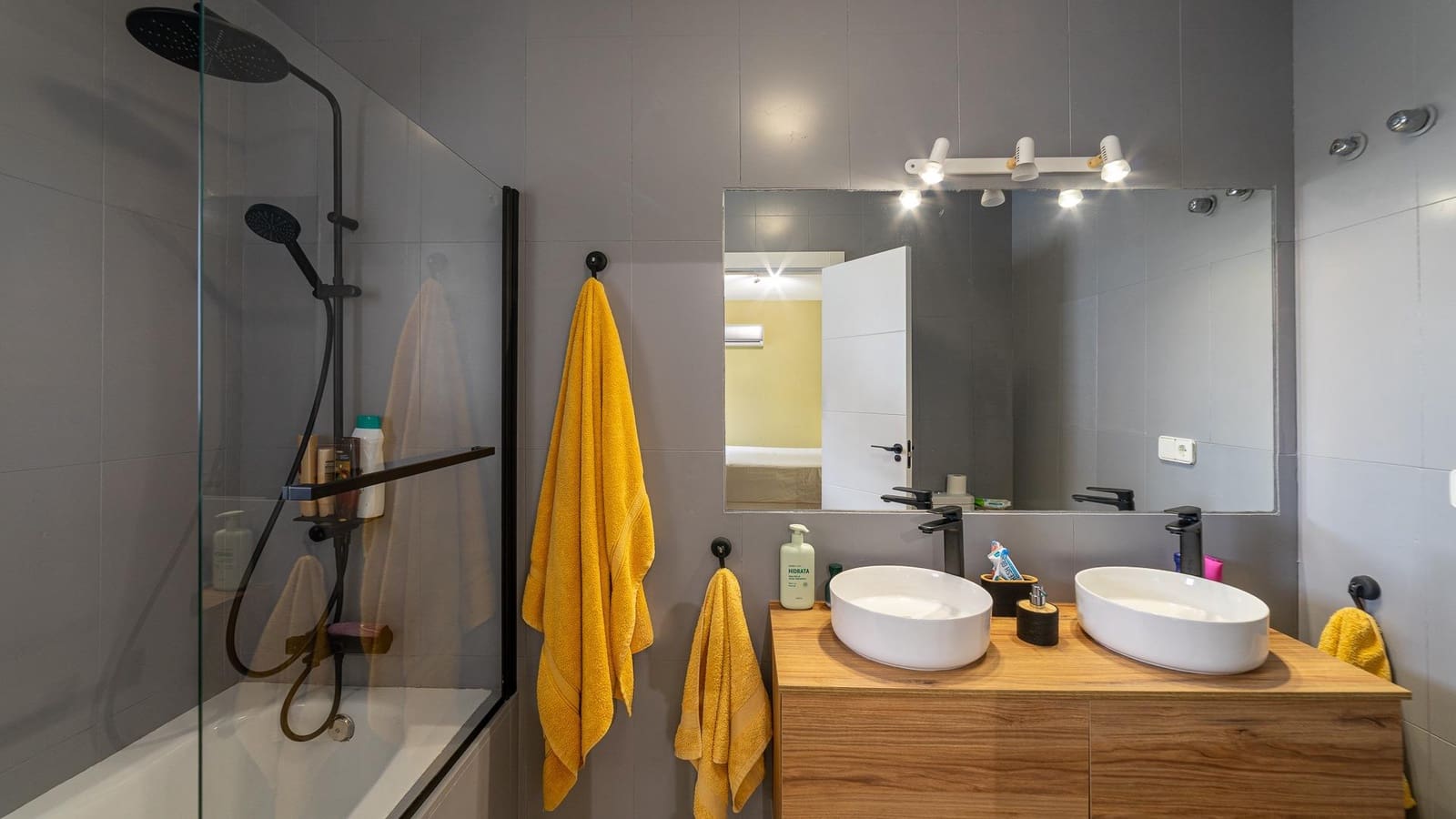 3 bedroom Villa for sale in Filipinas with pool - € 427,000 (Ref: 9611490)