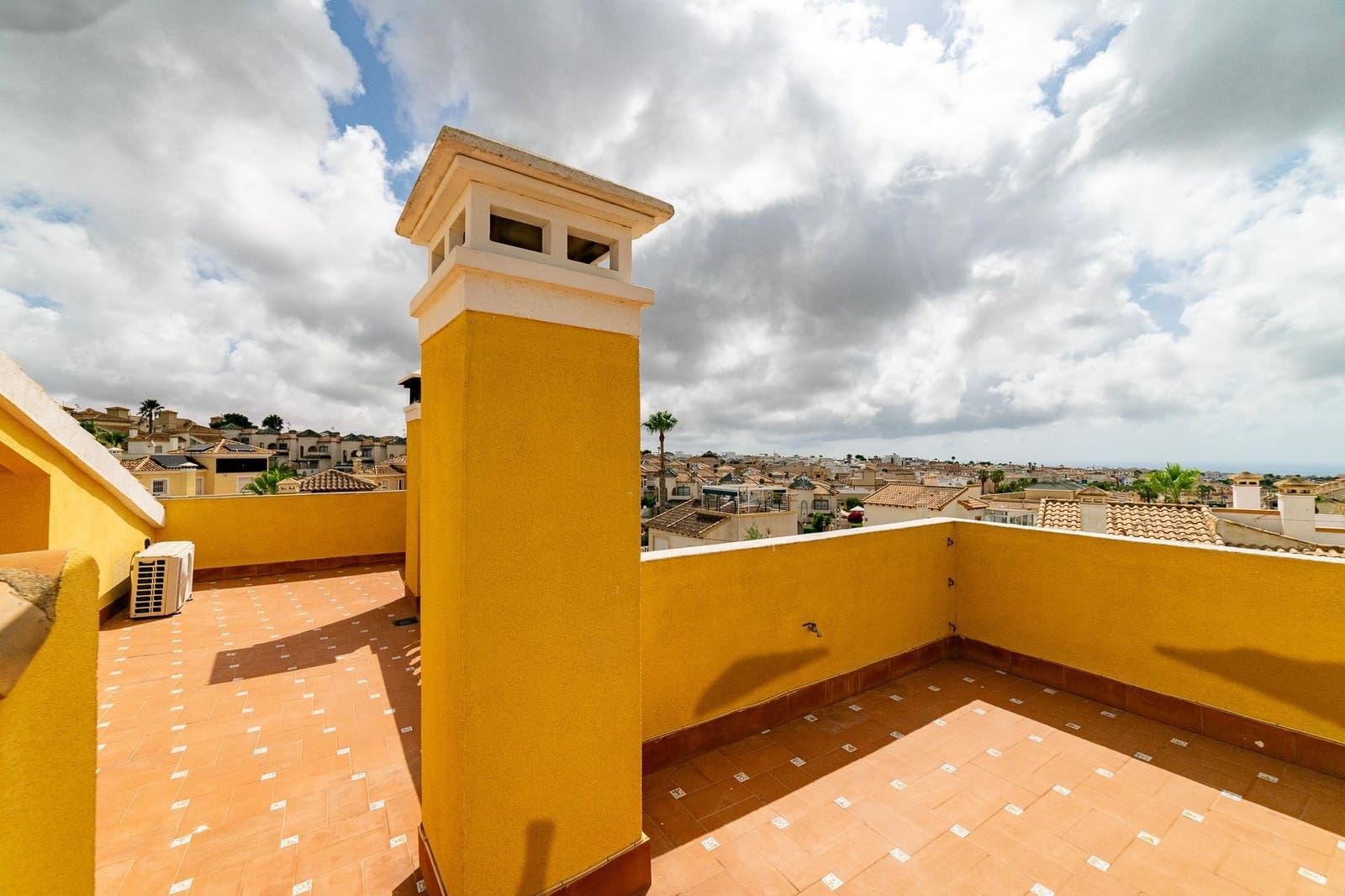 3 bedroom Villa for sale in Filipinas with pool - € 427,000 (Ref: 9611490)