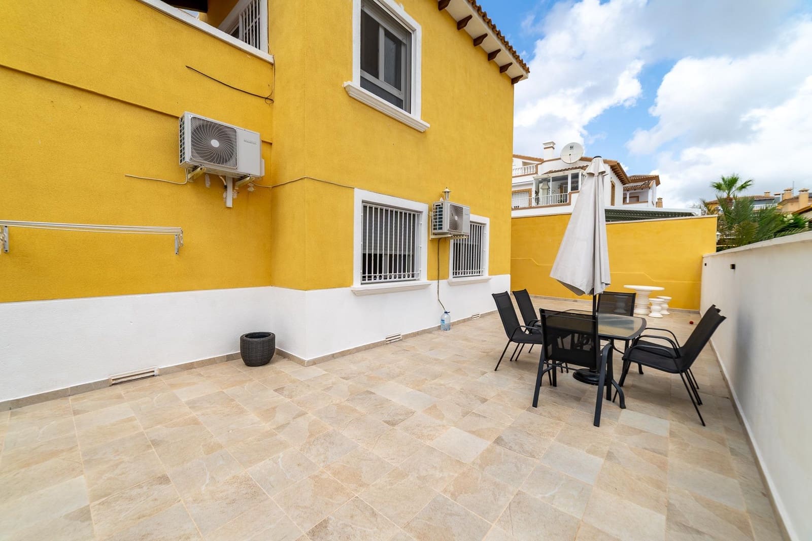 3 bedroom Villa for sale in Filipinas with pool - € 427,000 (Ref: 9611490)