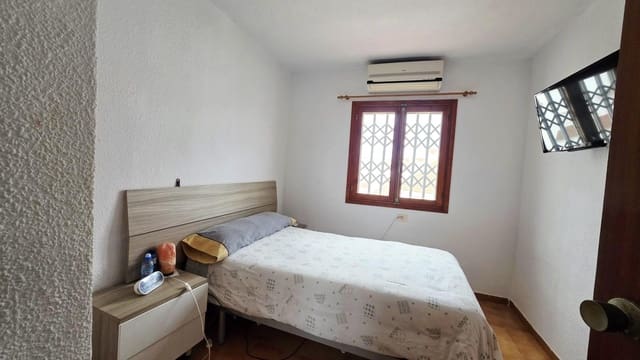 2 sypialnia Dom szeregowy na sprzedaż w Torrevieja z basenem - 137 527 € (Ref: 9615382)