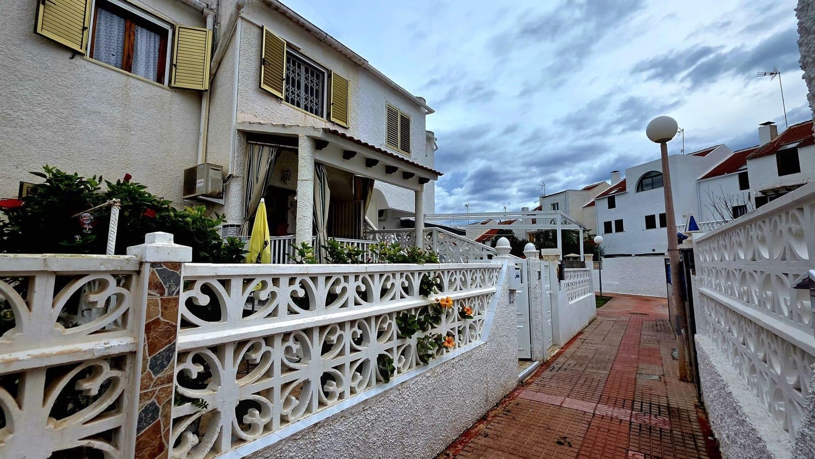 2 soveværelse Rækkehus til salg i Torrevieja med swimmingpool - € 137.527 (Ref: 9615382)