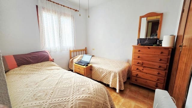 2 slaapkamer Rijtjeshuis te koop in Torrevieja met zwembad - € 137.527 (Ref: 9615382)