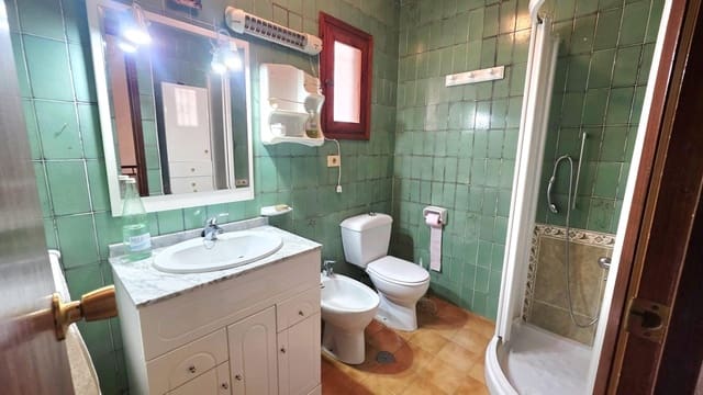 2 slaapkamer Rijtjeshuis te koop in Torrevieja met zwembad - € 137.527 (Ref: 9615382)