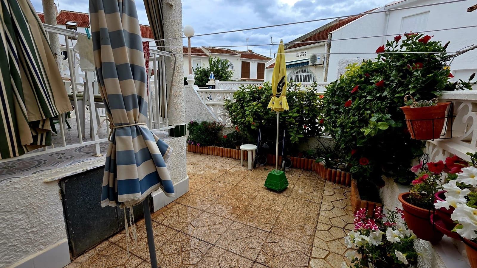 2 sypialnia Bungalow na sprzedaż w Torrevieja z basenem - 137 527 € (Ref: 9615383)