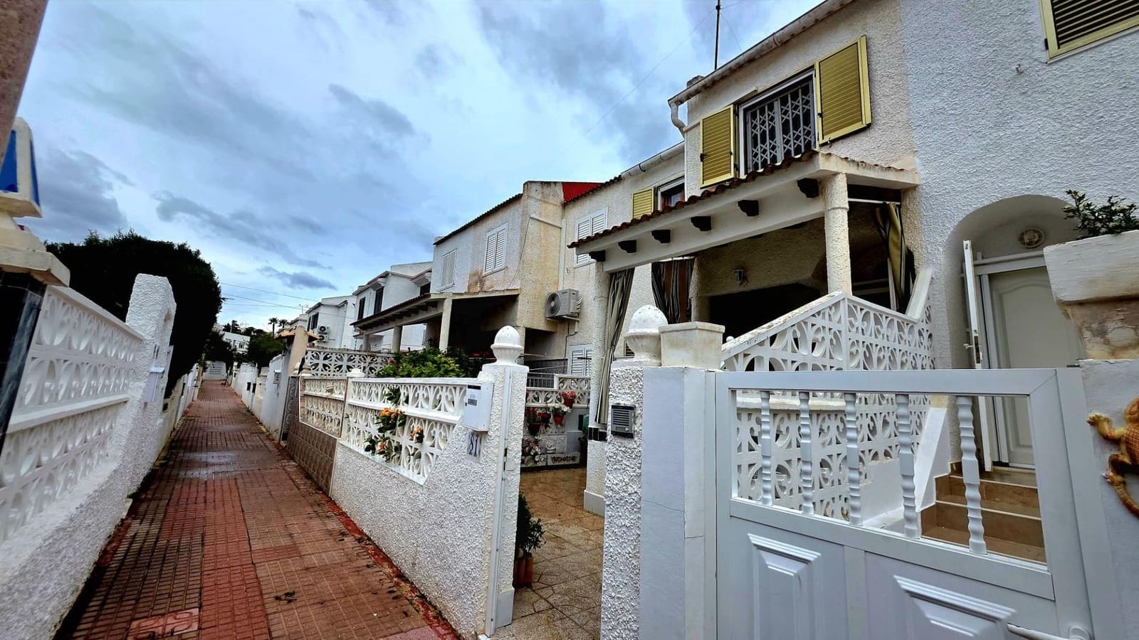 2 sypialnia Bungalow na sprzedaż w Torrevieja z basenem - 137 527 € (Ref: 9615383)