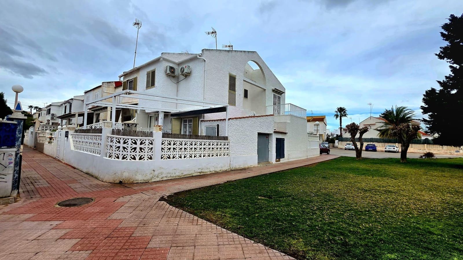 2 sypialnia Bungalow na sprzedaż w Torrevieja z basenem - 137 527 € (Ref: 9615383)