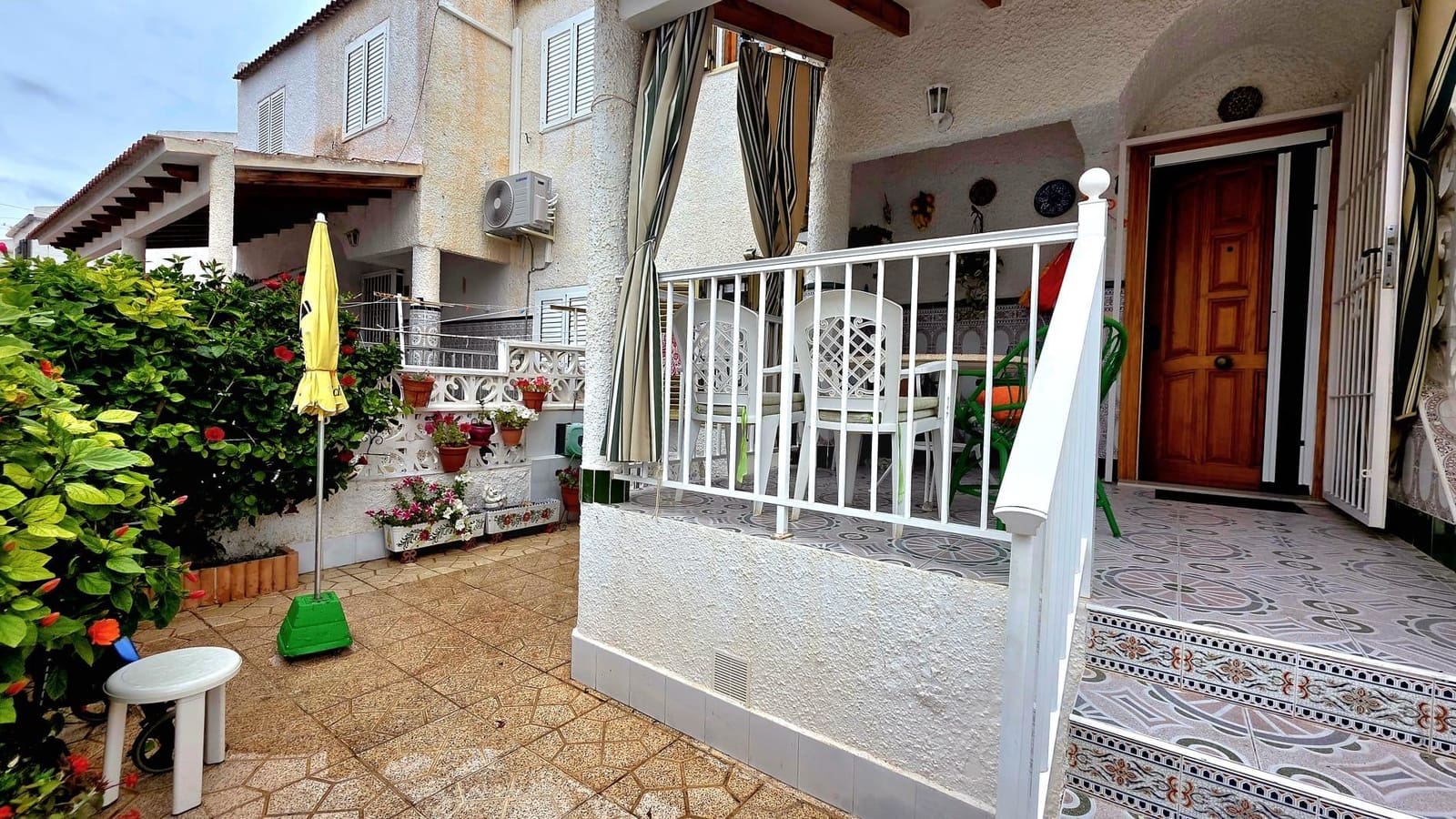 2 sypialnia Bungalow na sprzedaż w Torrevieja z basenem - 137 527 € (Ref: 9615383)