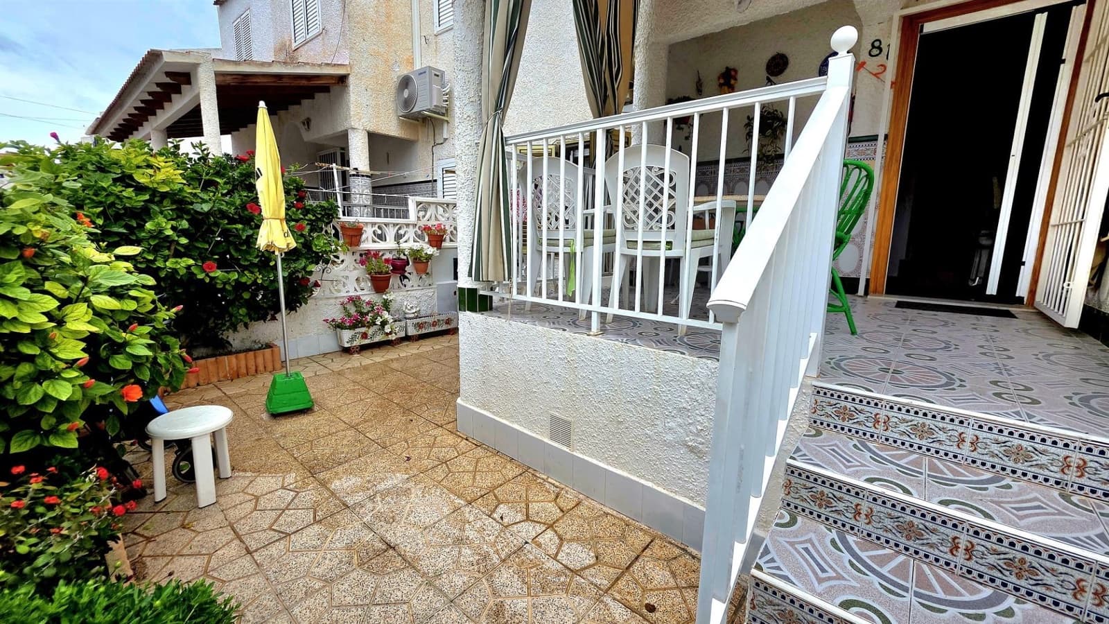 2 sypialnia Bungalow na sprzedaż w Torrevieja z basenem - 137 527 € (Ref: 9615383)