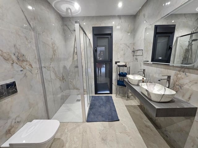 4 soveværelse Villa til salg i Rojales med swimmingpool - € 1.300.000 (Ref: 9619179)