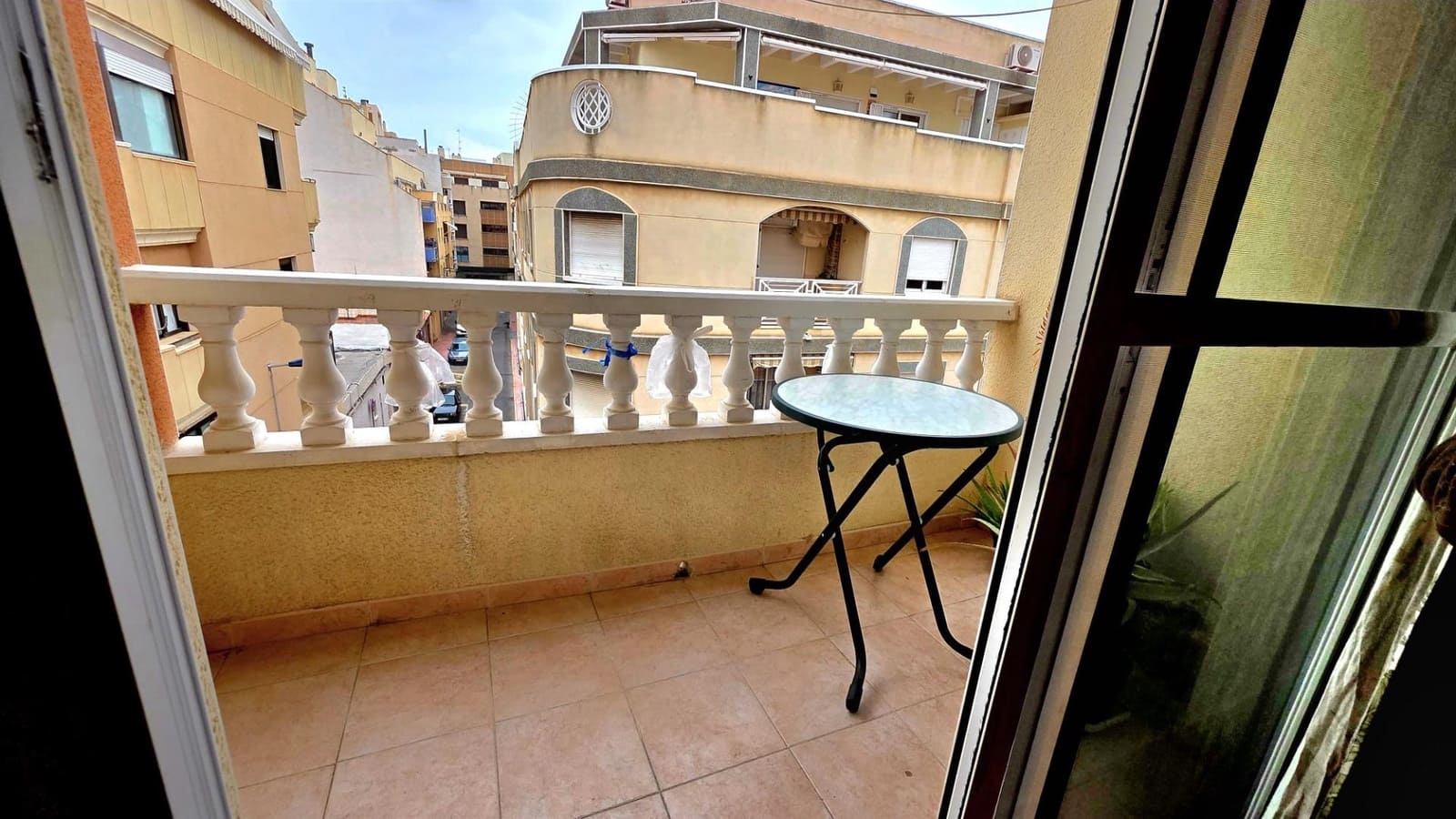 2 bedroom Flat for sale in Torrevieja with garage - € 139,999 (Ref: 9651891)