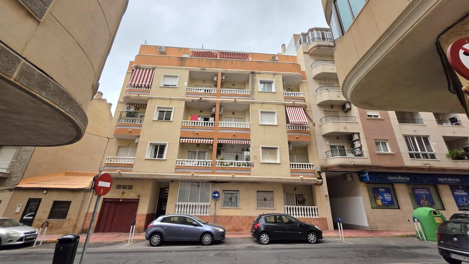 2 bedroom Flat for sale in Torrevieja with garage - € 139,999 (Ref: 9651891)
