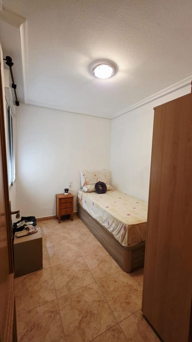 2 bedroom Apartment for sale in Torrevieja with garage - € 139,999 (Ref: 9651893)