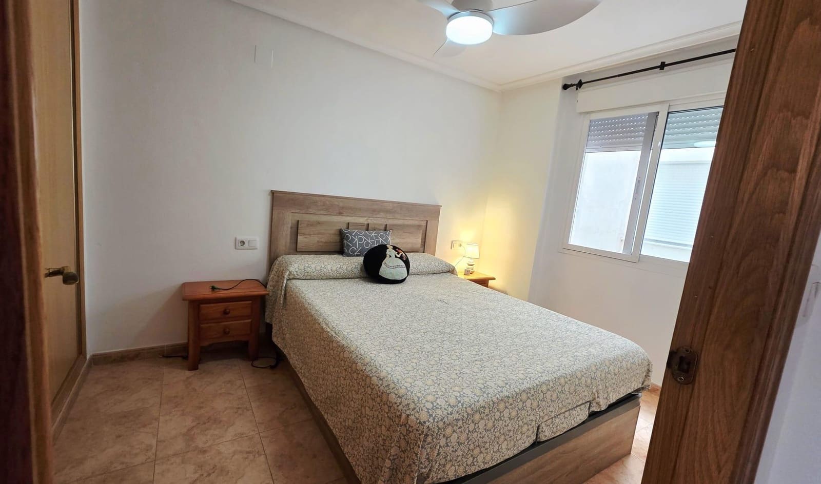 2 bedroom Apartment for sale in Torrevieja with garage - € 139,999 (Ref: 9651893)