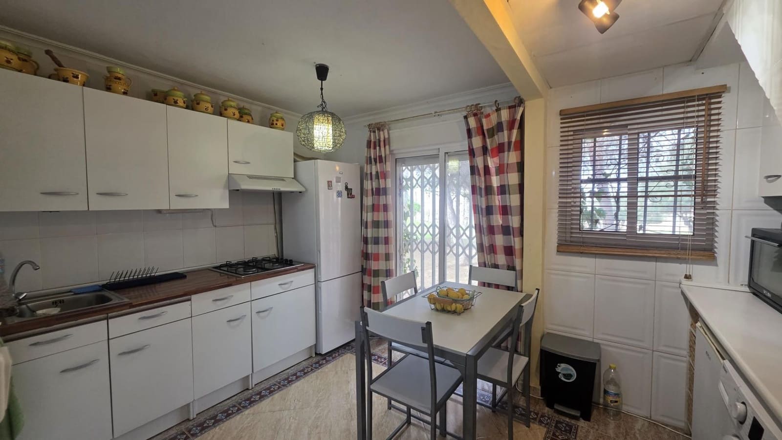 Bungalow de 2 habitaciones en Torrevieja en venta con piscina garaje - 157.990 € (Ref: 9677425)