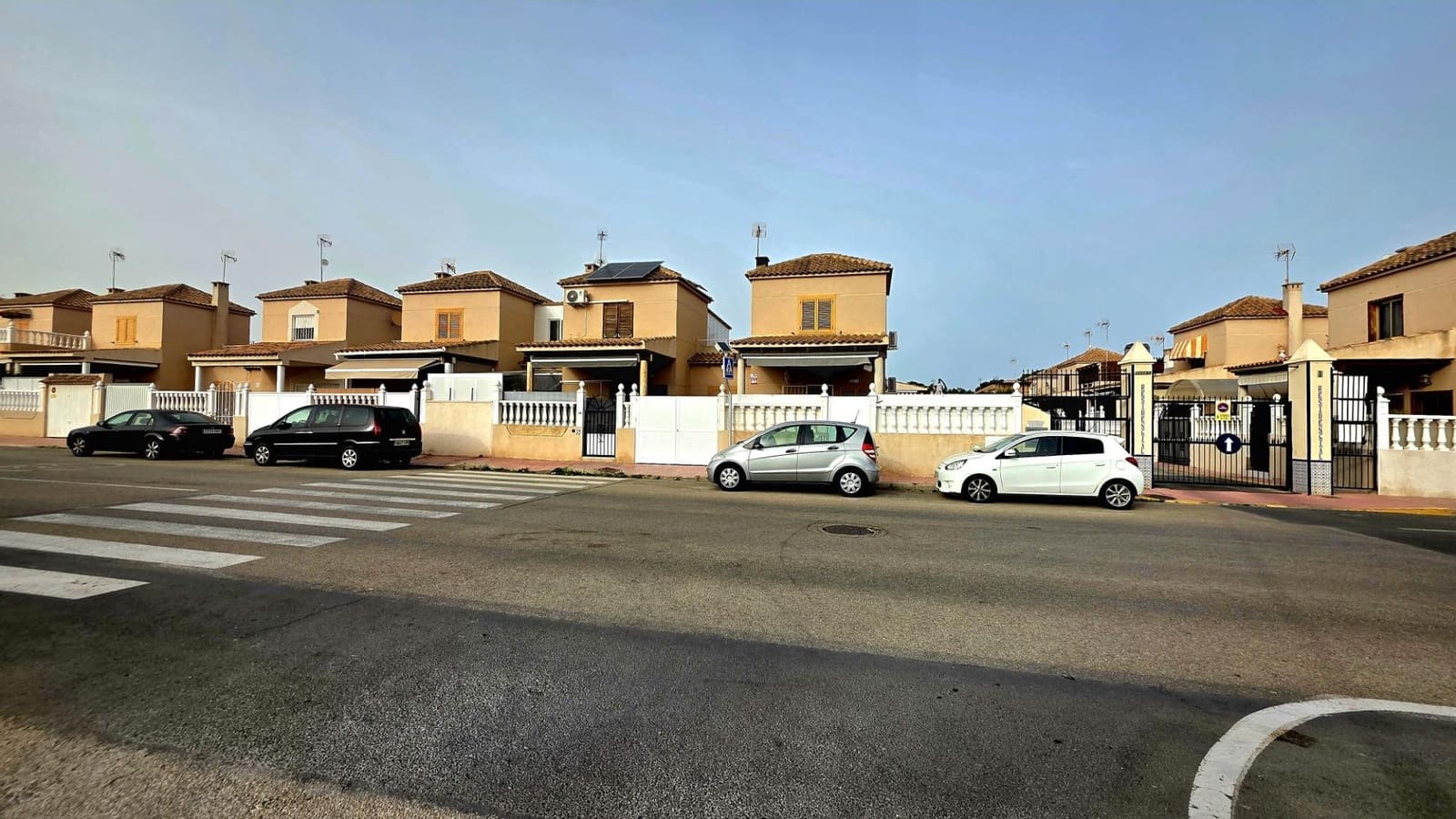 Bungalow de 2 habitaciones en Torrevieja en venta con piscina garaje - 157.990 € (Ref: 9677425)