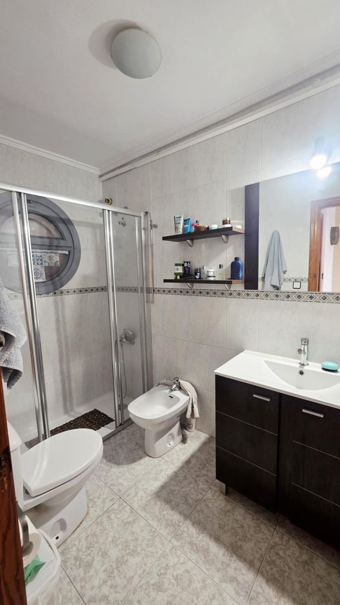 2 soverom Rekkehus til salgs i Torrevieja med svømmebasseng garasje - € 157 990 (Ref: 9677426)