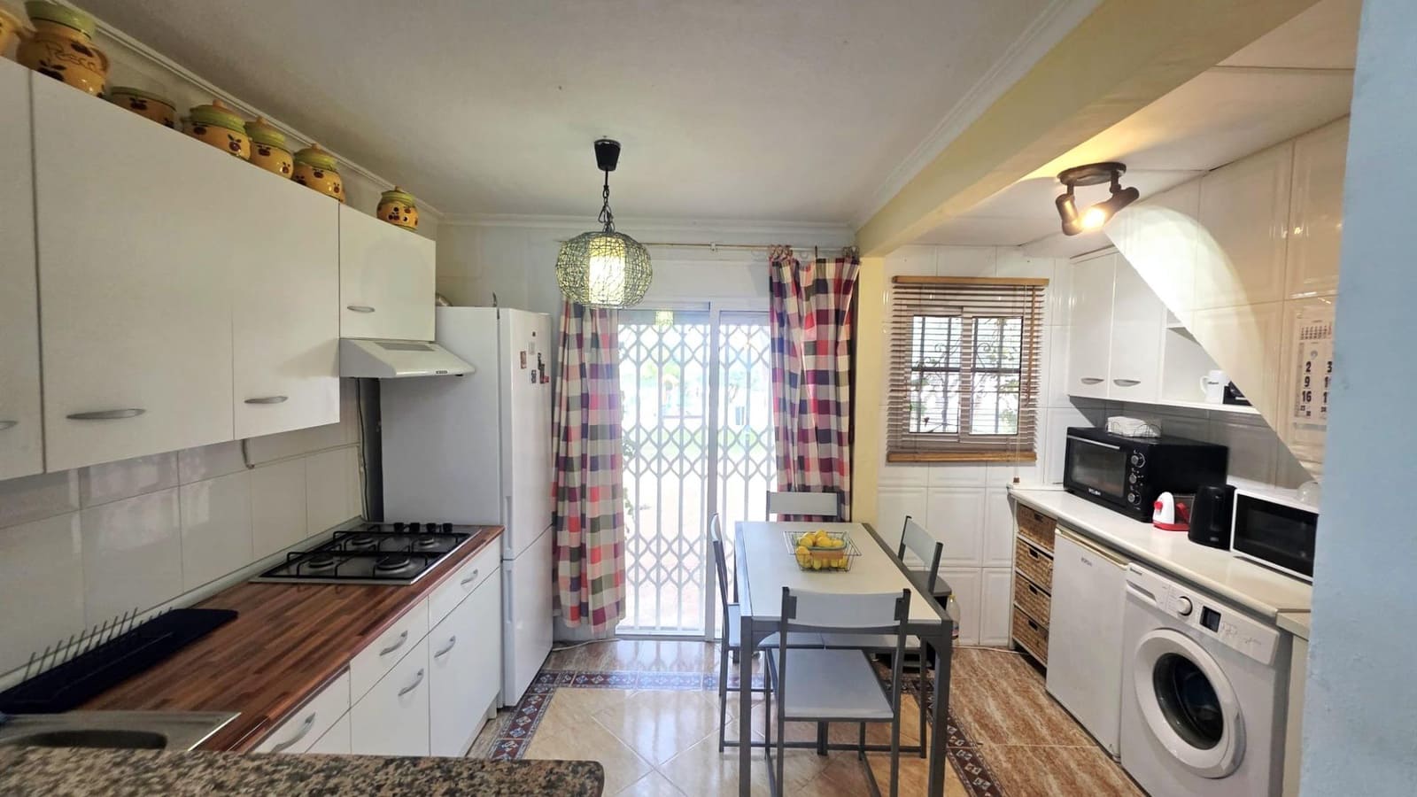 2 soverom Rekkehus til salgs i Torrevieja med svømmebasseng garasje - € 157 990 (Ref: 9677426)