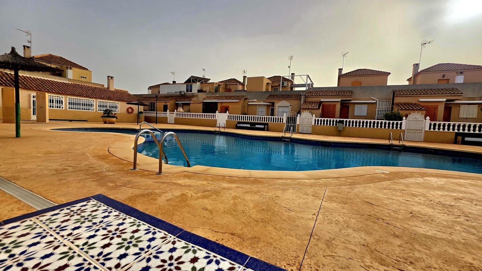 2 soverom Rekkehus til salgs i Torrevieja med svømmebasseng garasje - € 157 990 (Ref: 9677426)