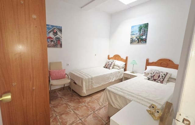 2 slaapkamer Rijtjeshuis te koop in El Chaparral - La Siesta - La Torreta, Torrevieja met zwembad - € 139.772 (Ref: 9726608)