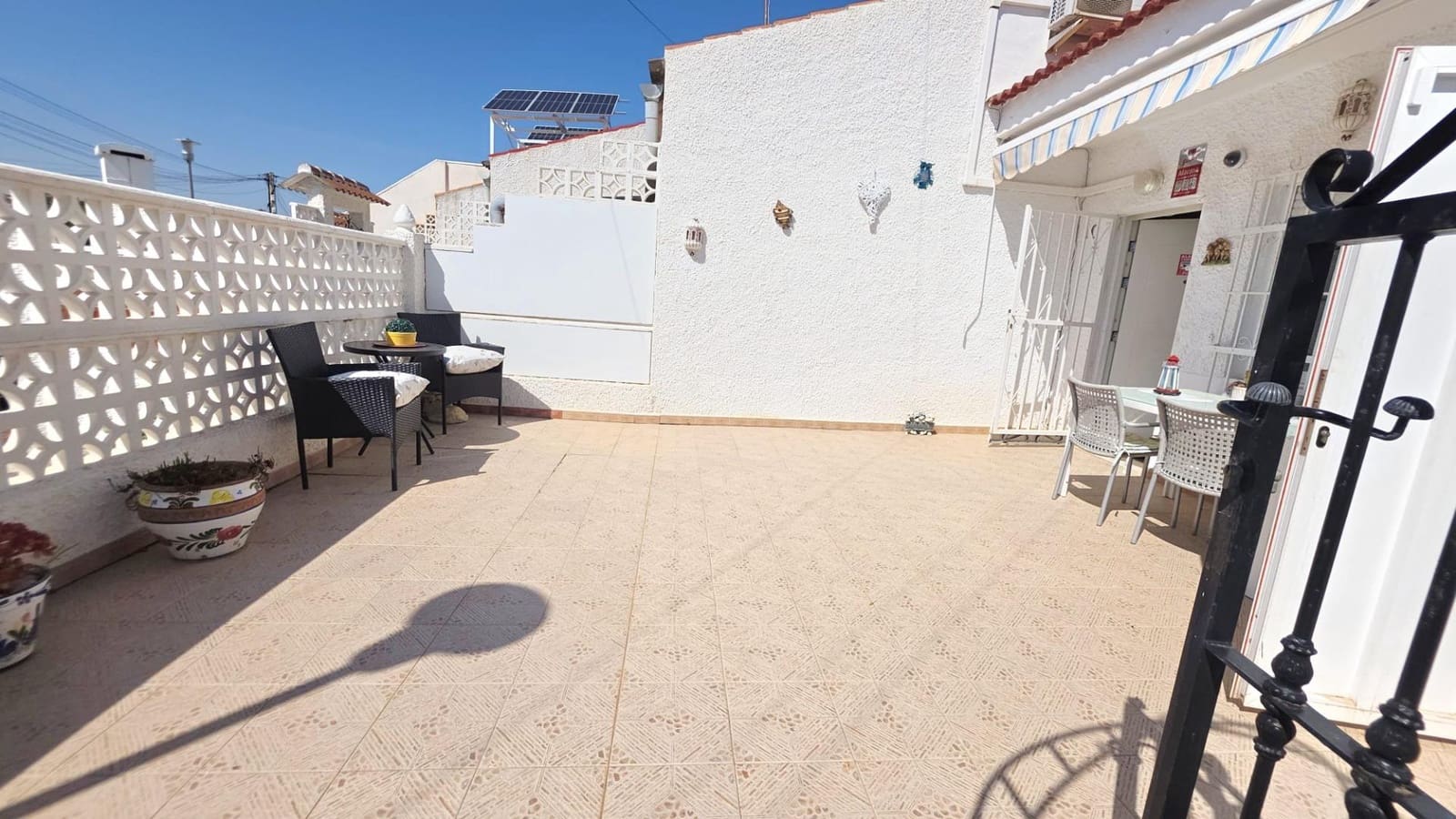 2 bedroom Terraced Villa for sale in Torrevieja with pool - € 139,772 (Ref: 9726608)