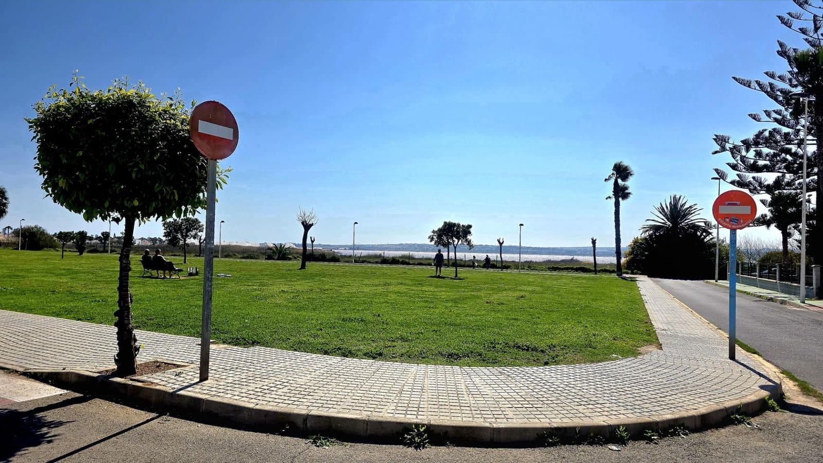 2 bedroom Terraced Villa for sale in Torrevieja with pool - € 139,772 (Ref: 9726608)