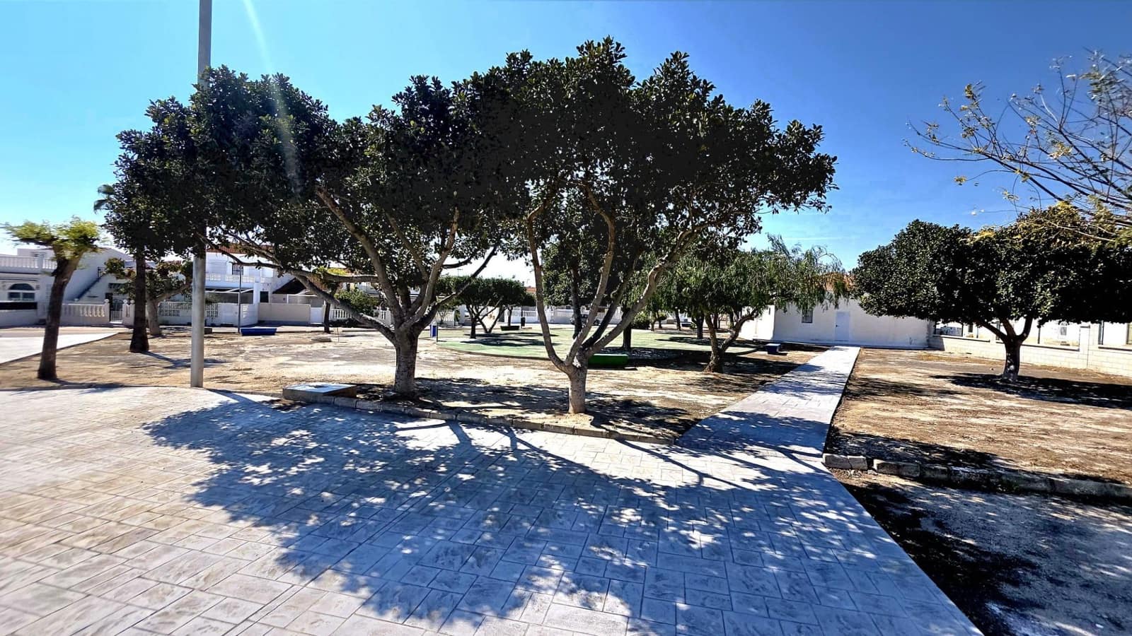 2 bedroom Terraced Villa for sale in Torrevieja with pool - € 139,772 (Ref: 9726608)