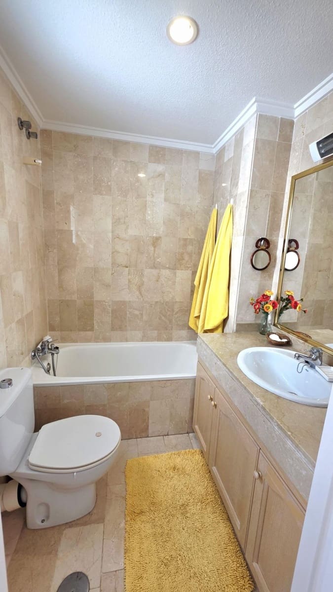 2 slaapkamer Appartement te koop in Torrevieja met garage - € 239.957 (Ref: 9726609)